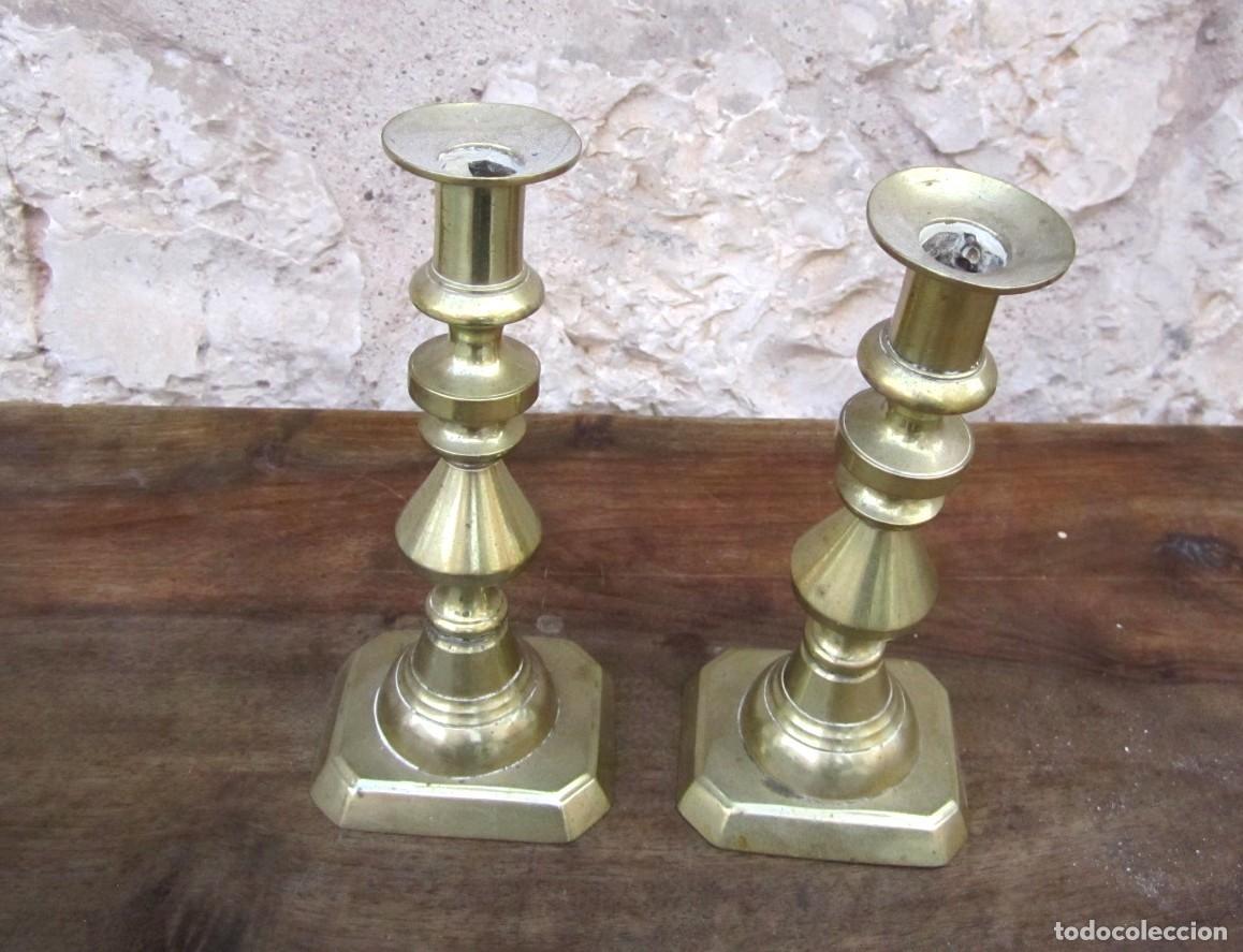 Antig&uuml;edades: Pareja de candelabros de bronce SXIX - Foto 2