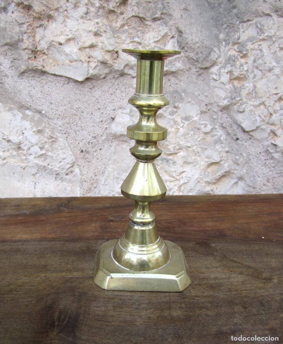 Antig&uuml;edades: Pareja de candelabros de bronce SXIX - Foto 3