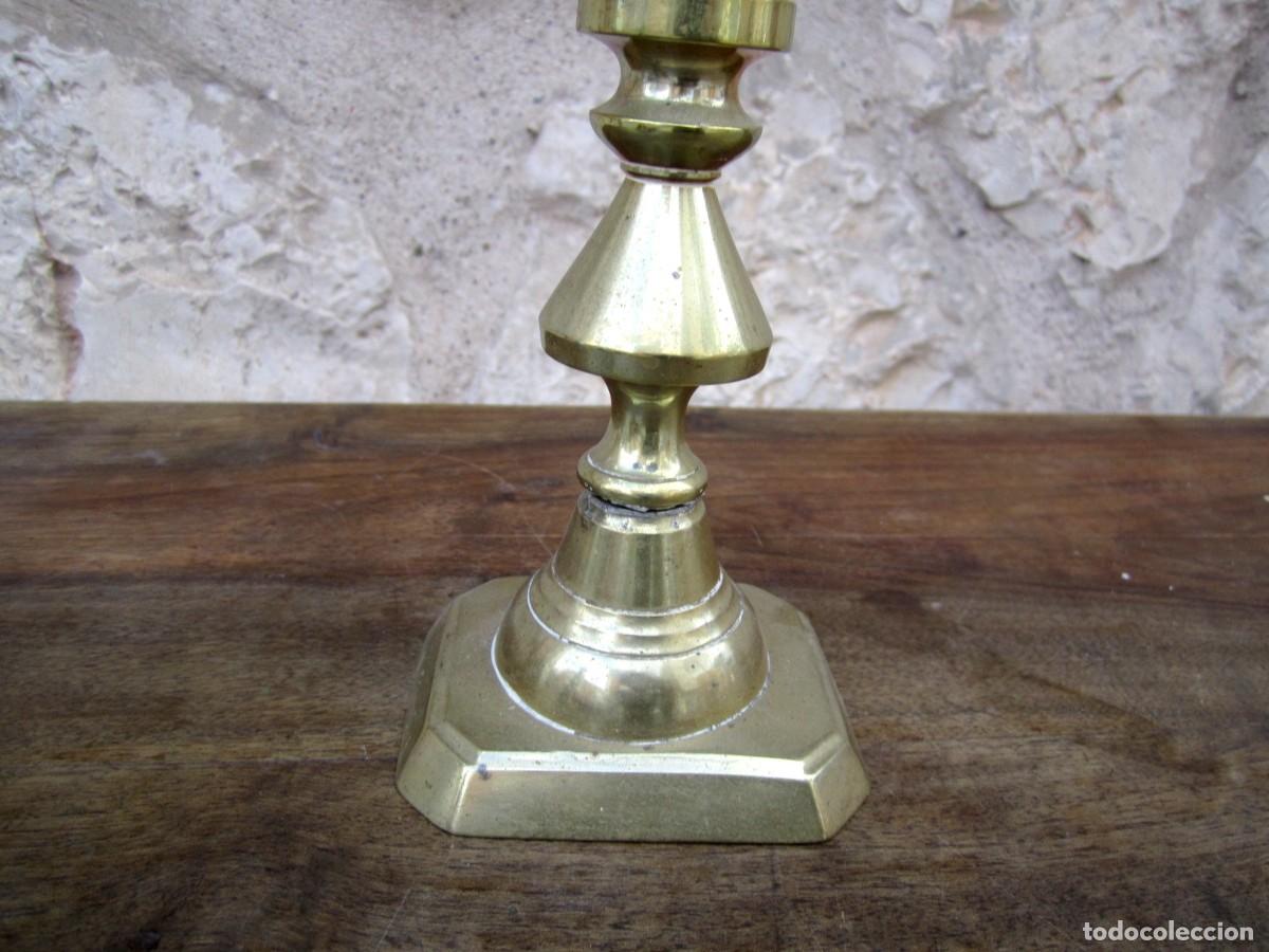Antig&uuml;edades: Pareja de candelabros de bronce SXIX - Foto 4
