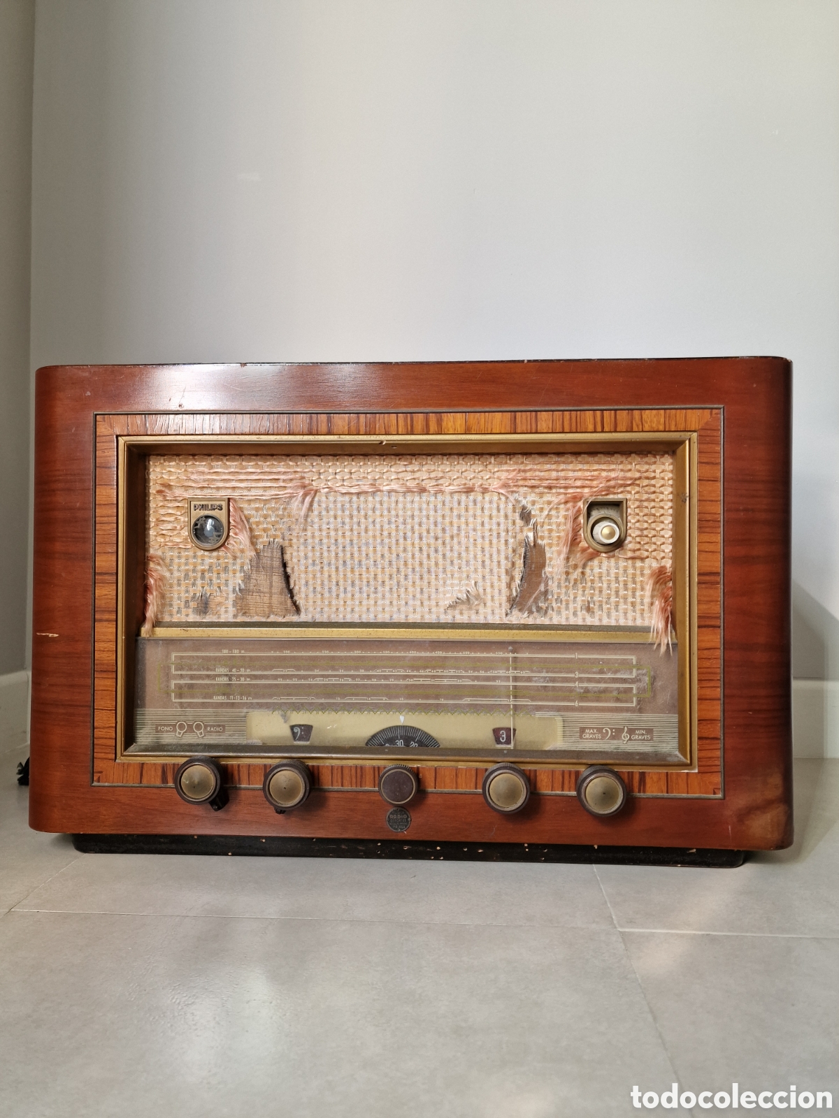 Antig&uuml;edades: Radio antigua con marqueter&iacute;a Philips - Foto 1