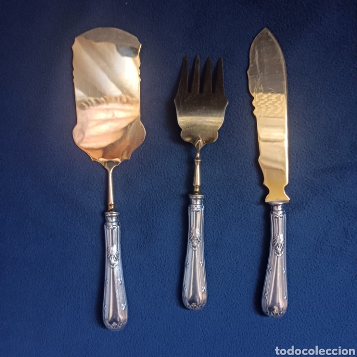 Antig&uuml;edades: Conjunto de cubiertos de servir de plata y ba&ntilde;o oro - Foto 2