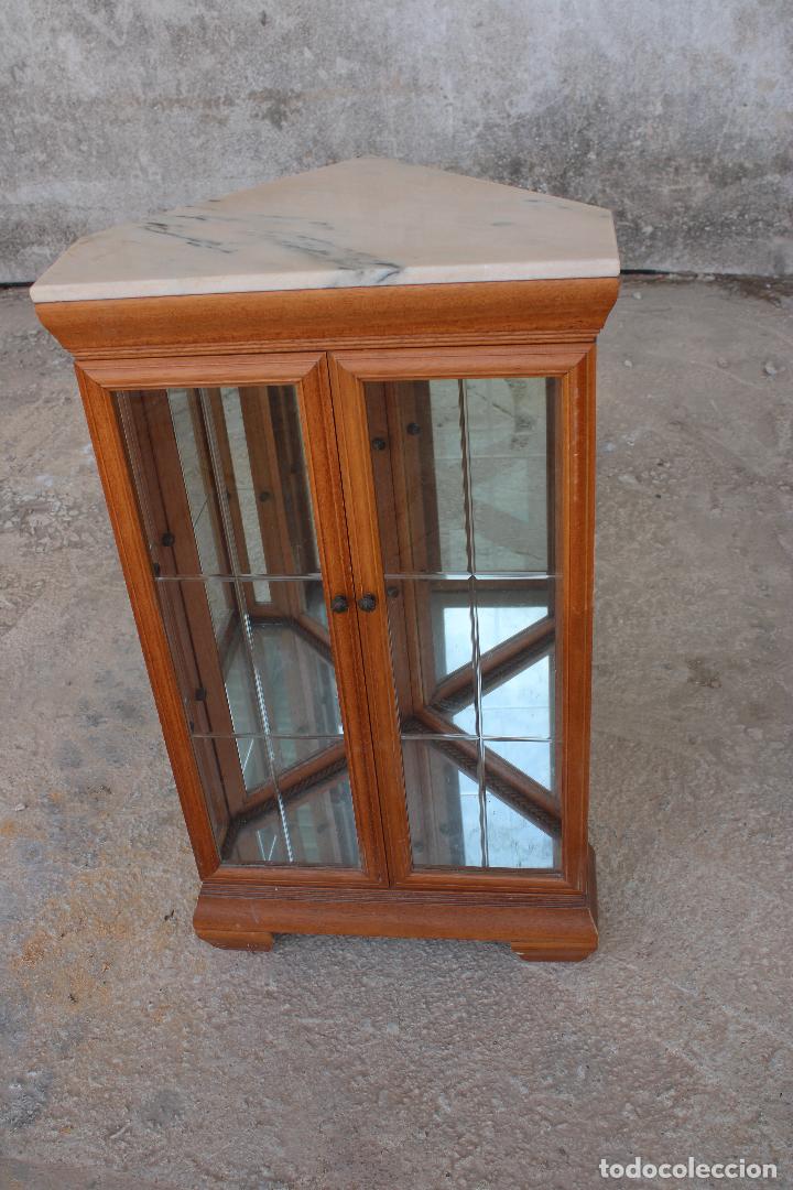 Antig&uuml;edades: vitrina rinconera - Foto 2