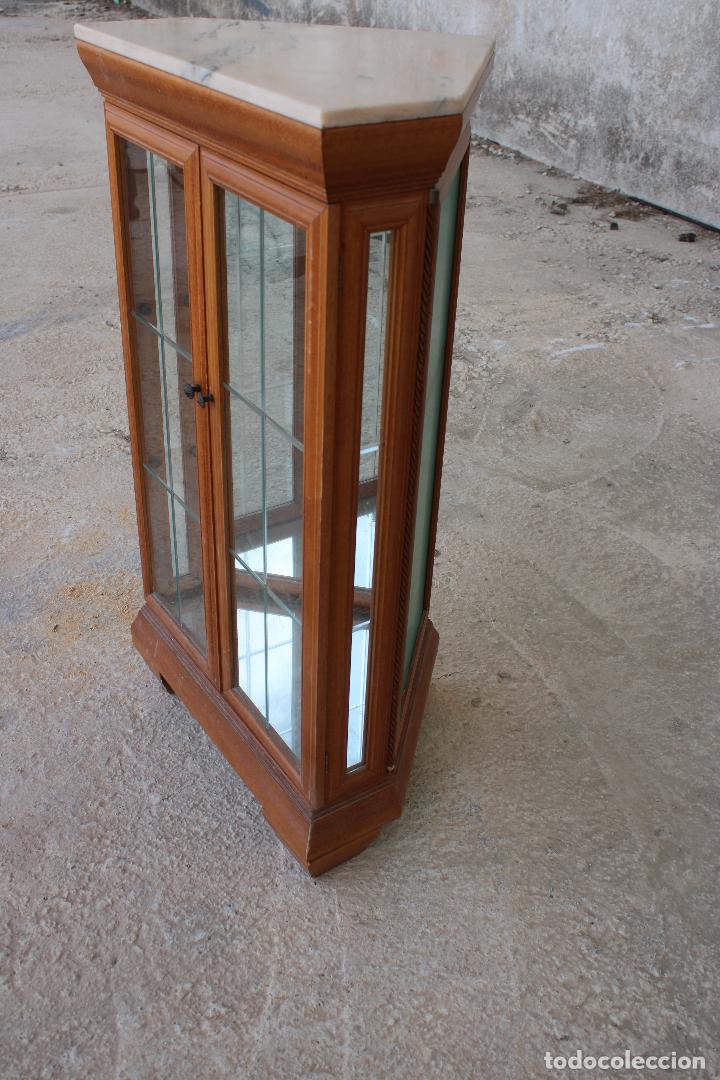 Antig&uuml;edades: vitrina rinconera - Foto 3