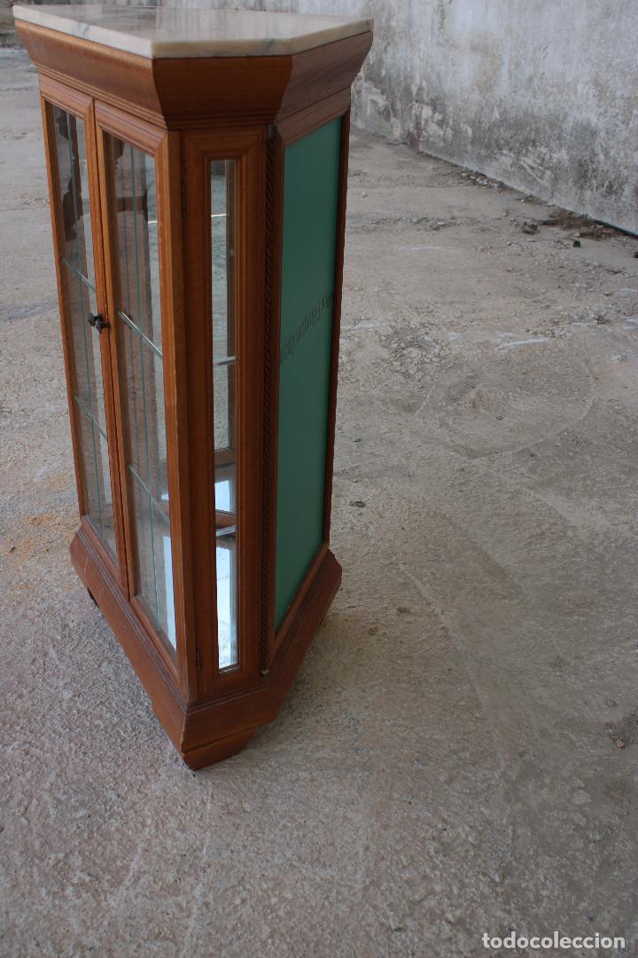 Antig&uuml;edades: vitrina rinconera - Foto 4