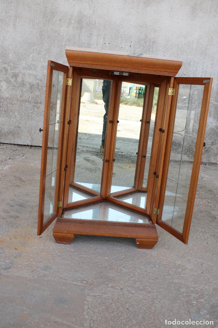 Antig&uuml;edades: vitrina rinconera - Foto 5