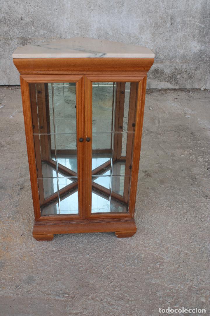 Antig&uuml;edades: vitrina rinconera - Foto 8