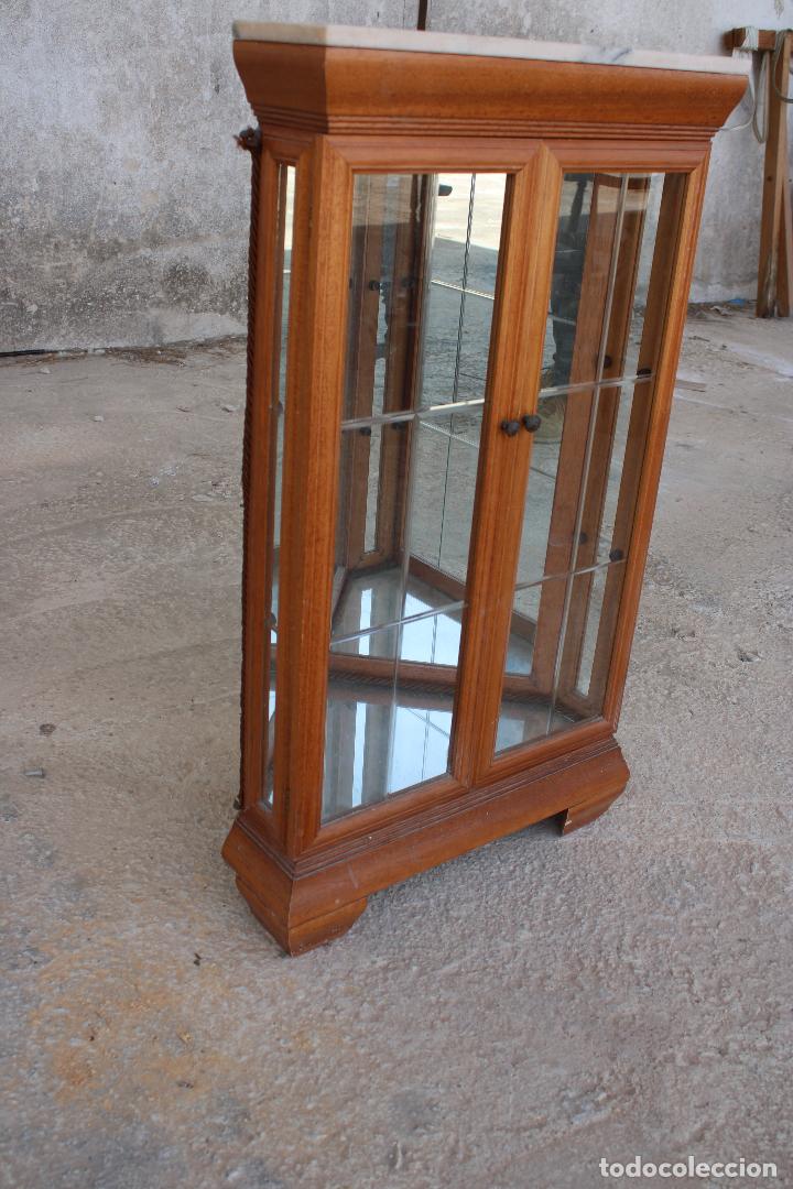 Antig&uuml;edades: vitrina rinconera - Foto 11