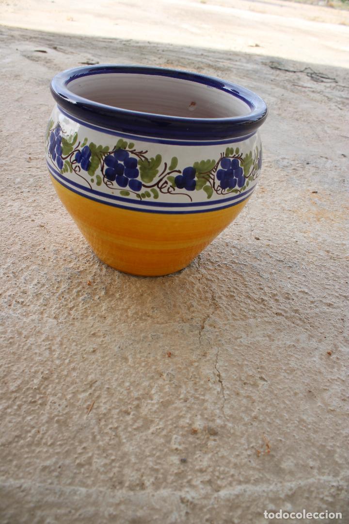 Antig&uuml;edades: macetero de ceramica con uvas - Foto 1