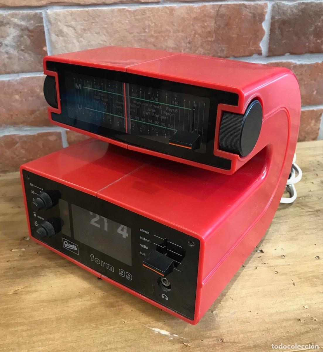 Graetz Form 99, radio reloj despertador de placas. Vintage flip clock radio,  space age.