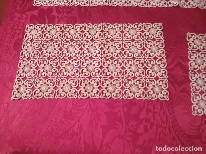Antig&uuml;edades: 3u Tapete antiguo blanco forma rectangular troquelado cuadrantes - Foto 3