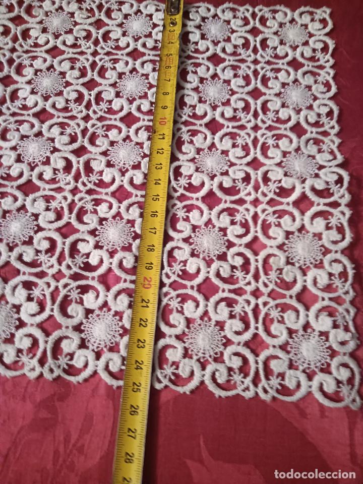 Antig&uuml;edades: 3u Tapete antiguo blanco forma rectangular troquelado cuadrantes - Foto 9