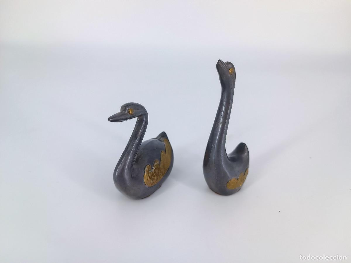 Antig&uuml;edades: Pareja de cisnes de esta&ntilde;o y lat&oacute;n - Foto 1
