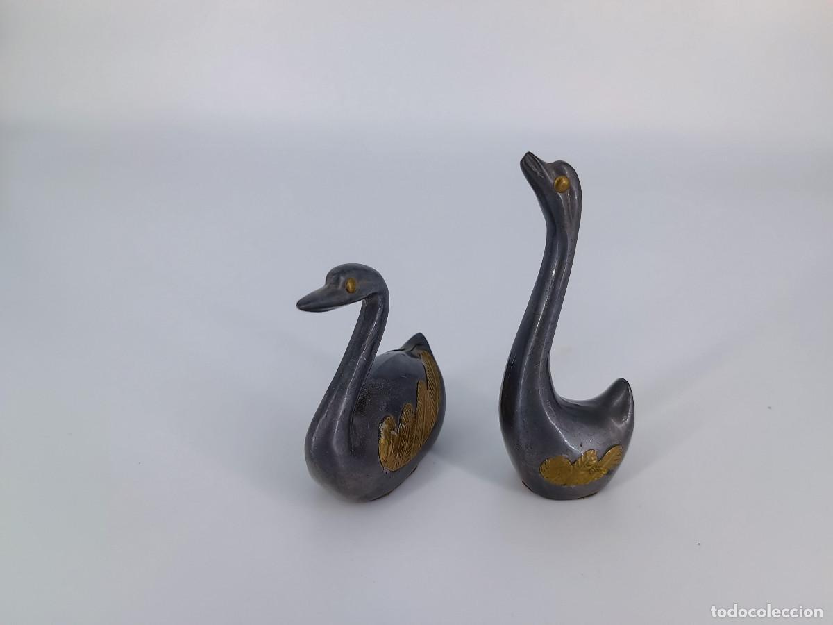 Antig&uuml;edades: Pareja de cisnes de esta&ntilde;o y lat&oacute;n - Foto 3