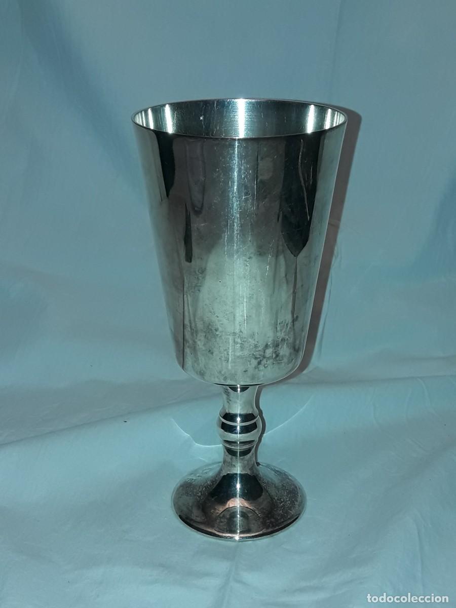Antig&uuml;edades: Bella copa o c&aacute;liz con ba&ntilde;o de plata - Foto 2