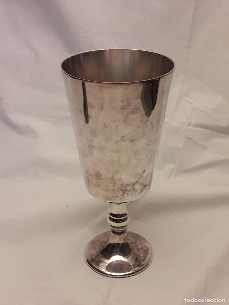 Antig&uuml;edades: Bella copa o c&aacute;liz con ba&ntilde;o de plata - Foto 3