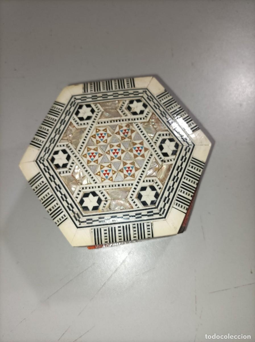 Antig&uuml;edades: CAJA JOYERO HEXAGONAL DE MADERA CON DETALLES - Foto 1