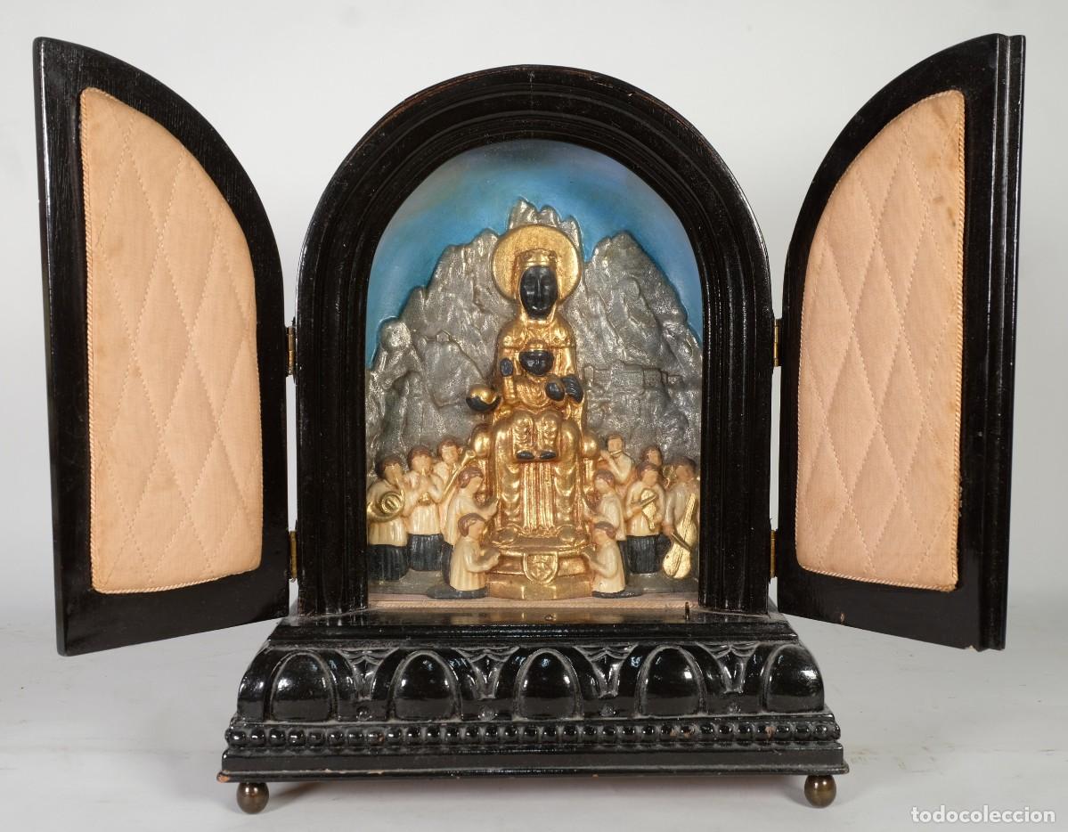 Antiquitäten: Urna en madera con relieve de La Moreneta en yeso