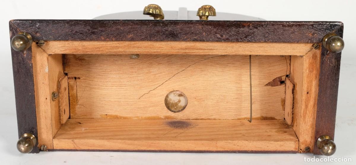 Antig&uuml;edades: Urna en madera con relieve de La Moreneta en yeso - Foto 10
