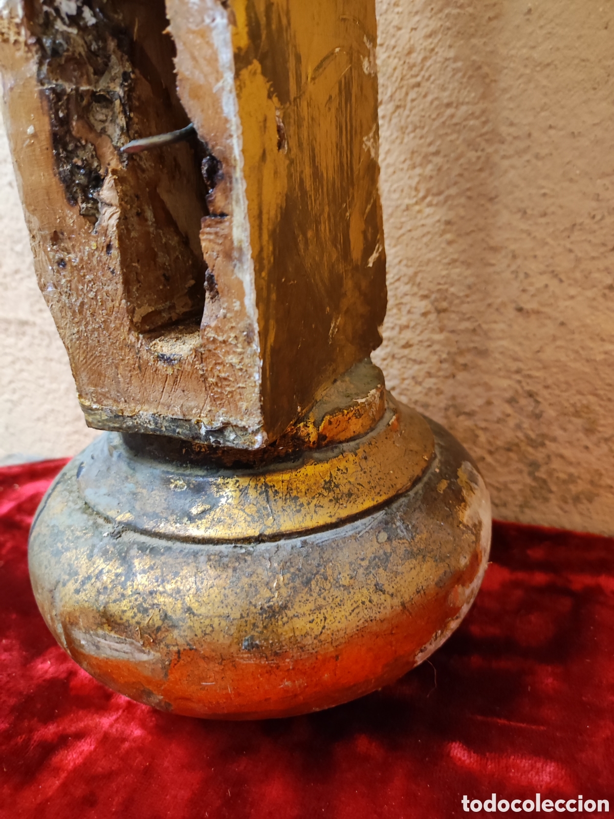 Antig&uuml;edades: Peana con trozo dorado - Foto 2
