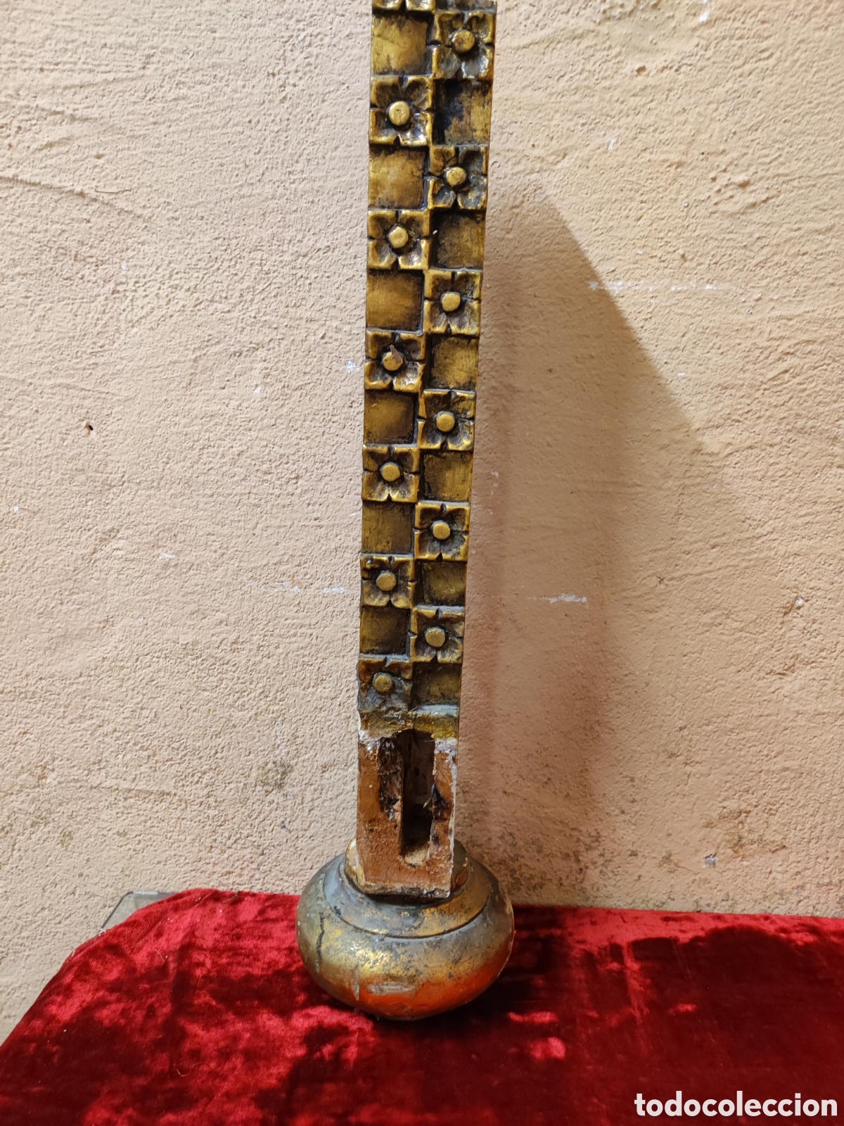 Antig&uuml;edades: Peana con trozo dorado - Foto 1