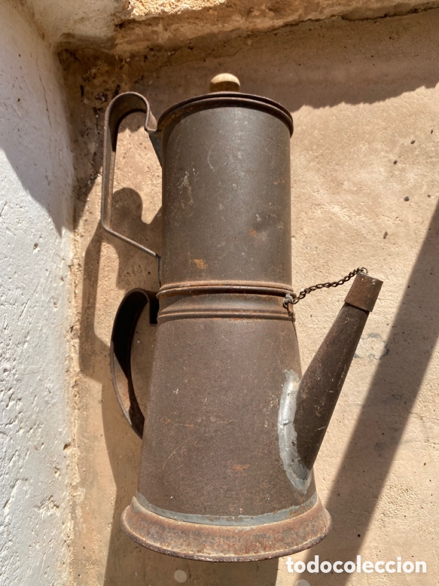 Antig&uuml;edades: antigua cafetera hojalata - Foto 2