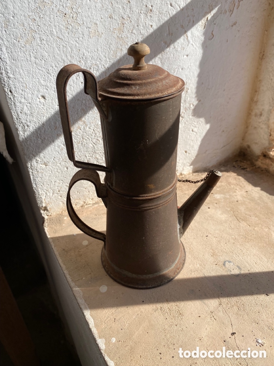 Antig&uuml;edades: antigua cafetera hojalata - Foto 1