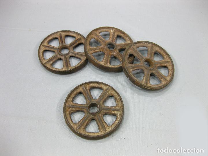 Antiquit&eacute;s: 4 RUEDAS ANTIGUAS DE HIERRO FUNDIDO DE CARRO O JUGUETE