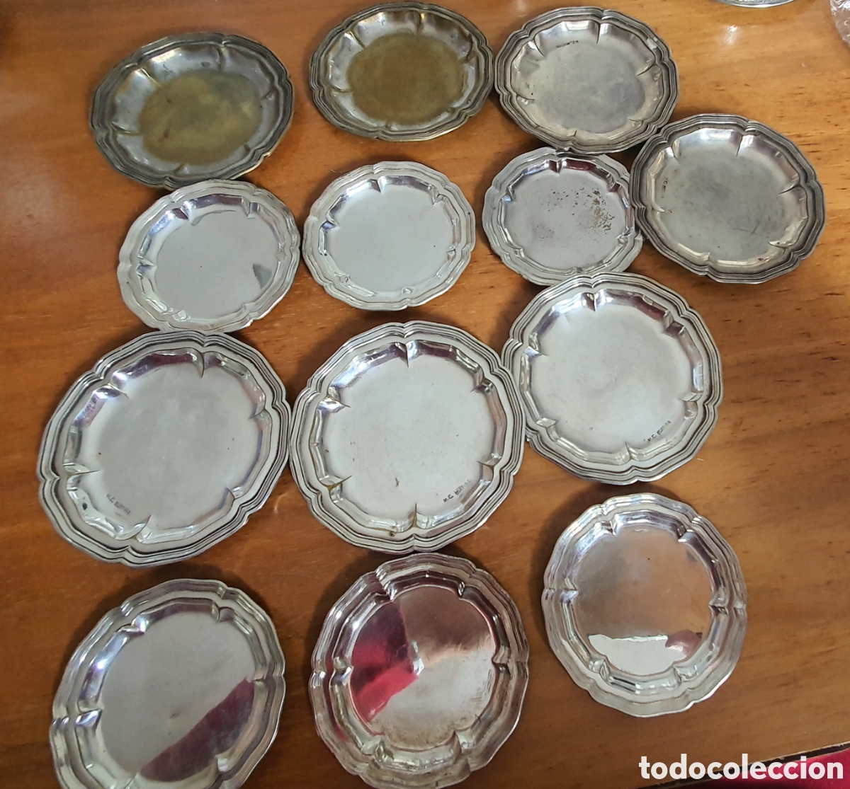 Antig&uuml;edades: Platillos de pan en metal plateado - Foto 1