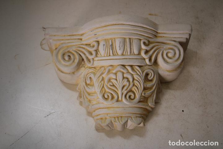 Antig&uuml;edades: mensula de ceramica - Foto 1