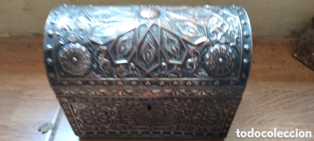 Antig&uuml;edades: COFRE REPUJADO - Foto 1