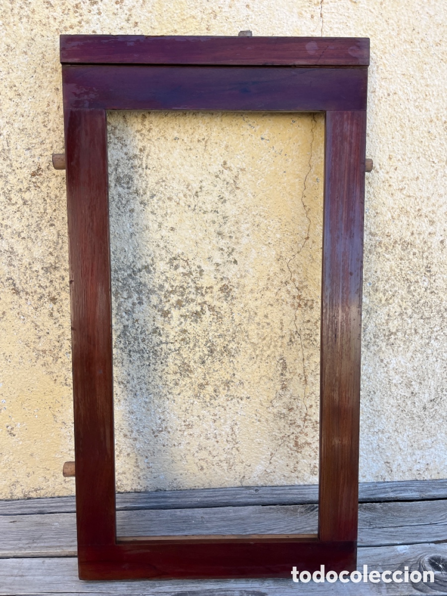 Antig&uuml;edades: Marco antiguo en madera de caoba barnizado. - Foto 1