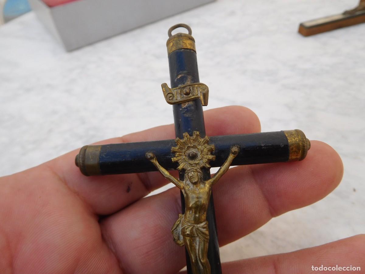 Antig&uuml;edades: Crucifijo antiguo de madera y bronce - Foto 2