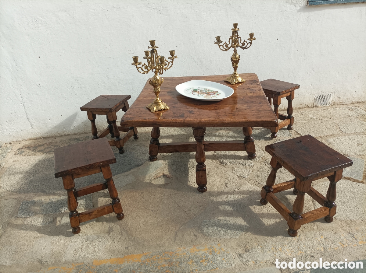 Antig&uuml;edades: Mesa baja de madera con 4 bancos - Foto 3