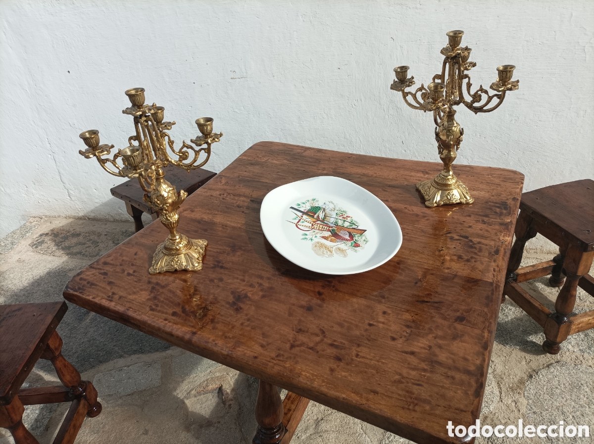 Antig&uuml;edades: Mesa baja de madera con 4 bancos - Foto 4