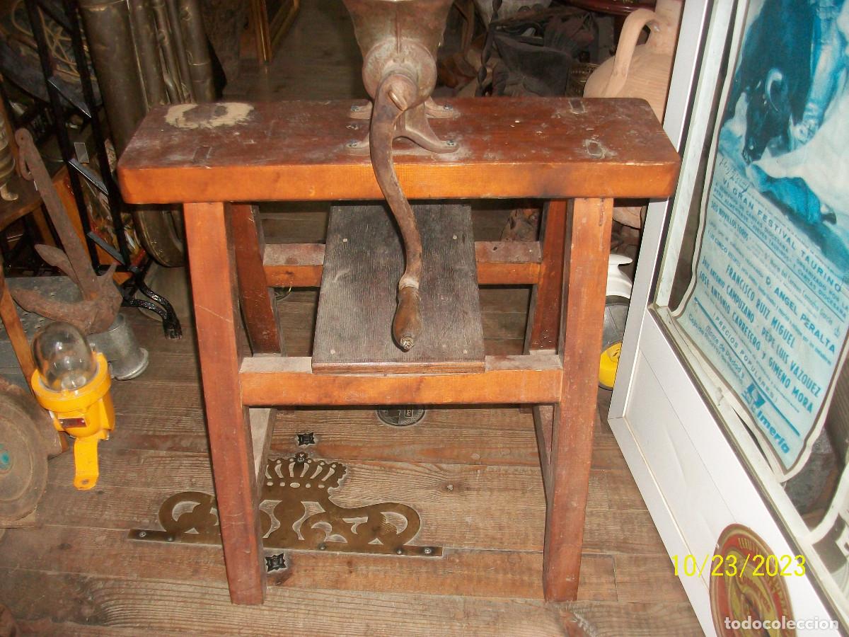 Antig&uuml;edades: PICADORA ELMA 22 CON MESA - Foto 7