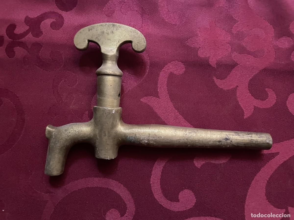 Antig&uuml;edades: Antiguo grifo tonel - Foto 1