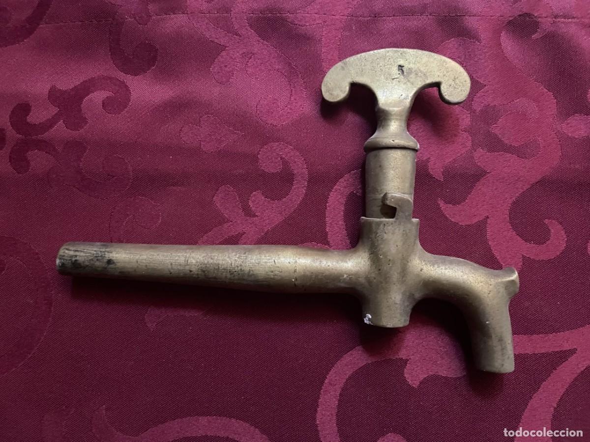 Antig&uuml;edades: Antiguo grifo tonel - Foto 2