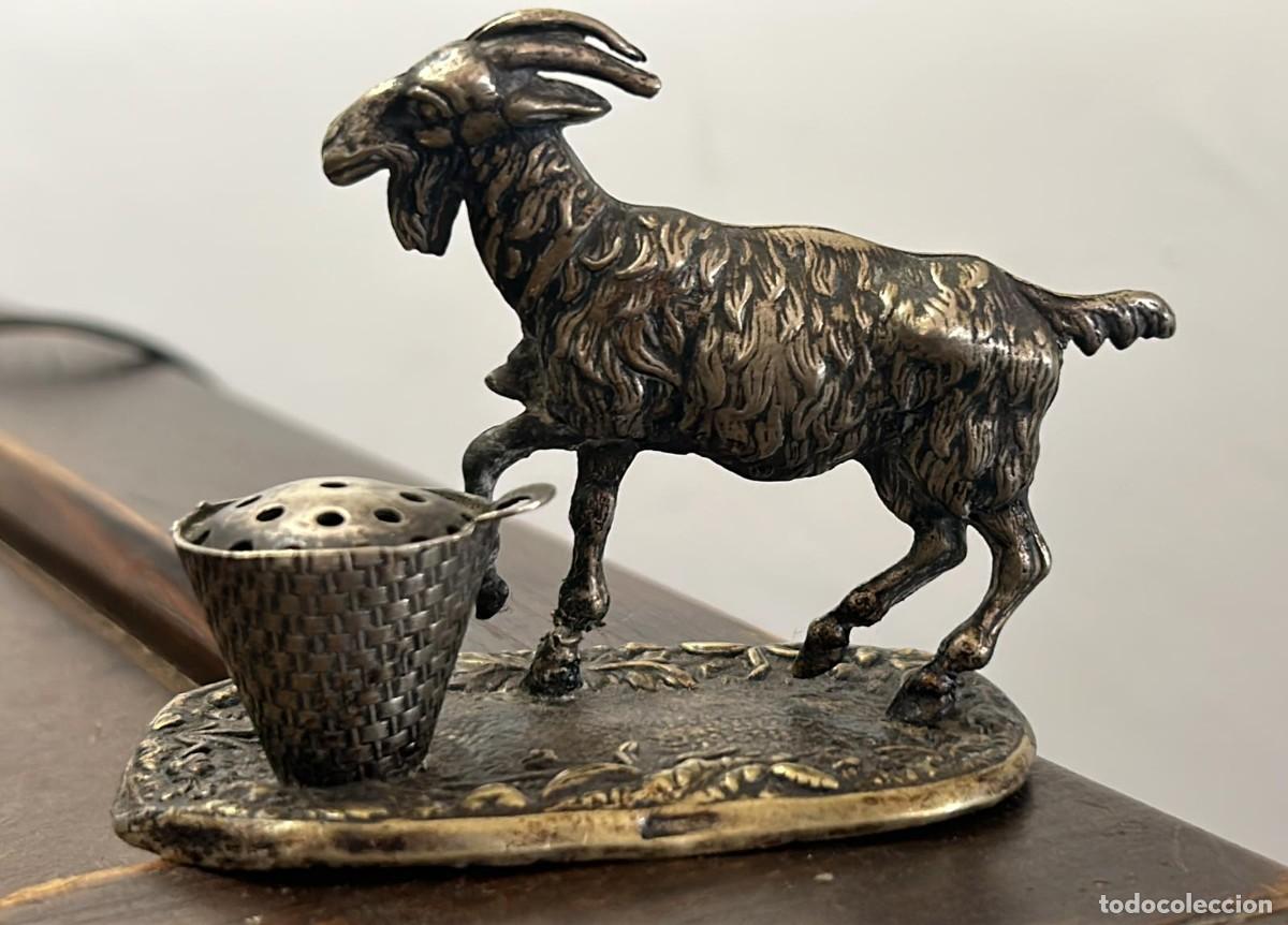 Antiguidades: PALILLERO ANTIGUO DE METAL PLATEADO FIGURA DE UNA CABRA Y UN CUBITO PARA METER LOS PALILLOS 6 X 6