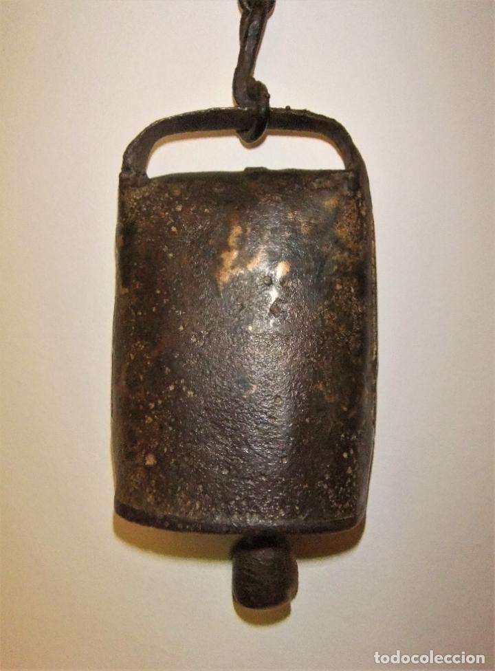 Antig&uuml;edades: ANTIGUO CENCERRO CON CADENA DE HIERRO - Foto 11