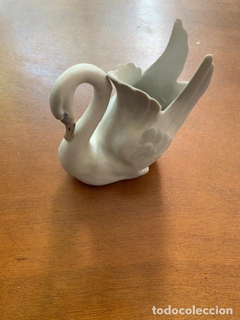 Antig&uuml;edades: Cisne a&ntilde;os 60 - Foto 1