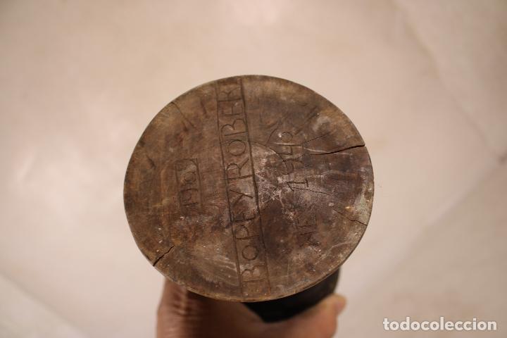 Antig&uuml;edades: c&aacute;liz de madera antiguo - Foto 5