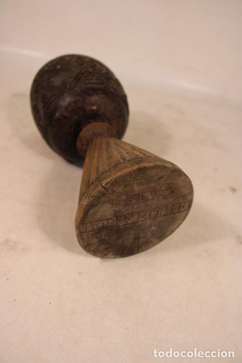 Antig&uuml;edades: c&aacute;liz de madera antiguo - Foto 7