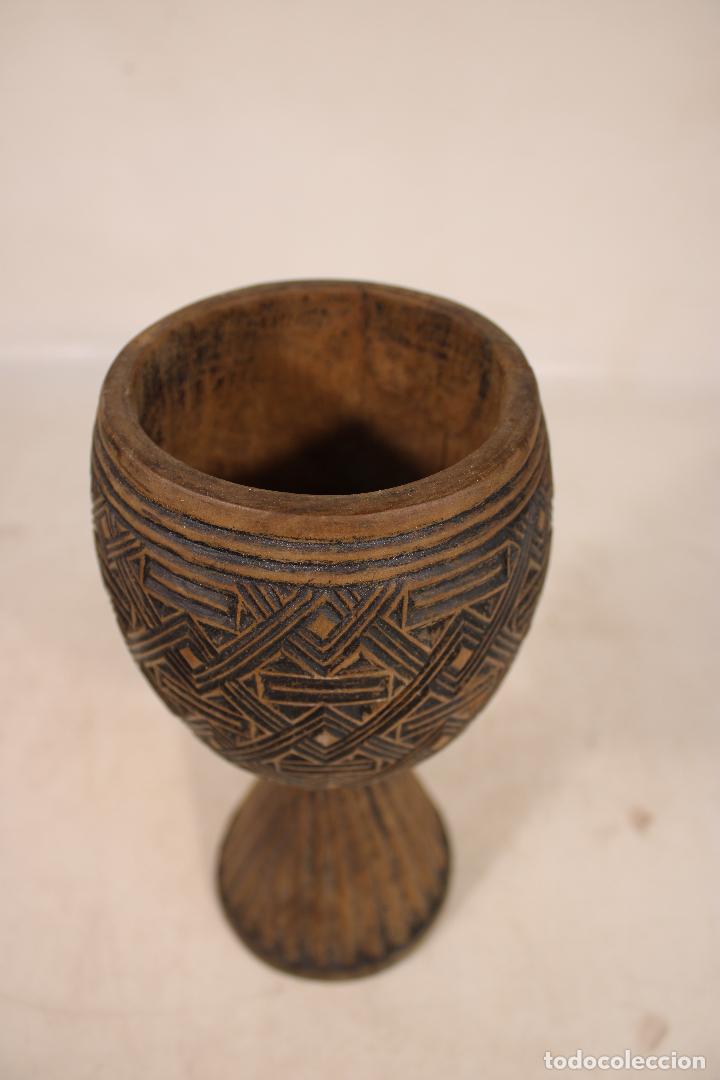 Antig&uuml;edades: c&aacute;liz de madera antiguo - Foto 11