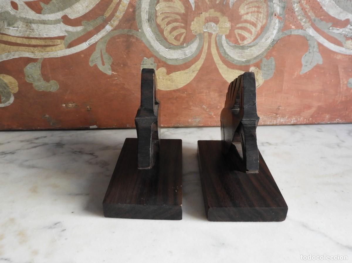 Antig&uuml;edades: PAREJA DE APOYALIBROS CON DOS PECES DE MADERA DE PALISANDRO - Foto 7