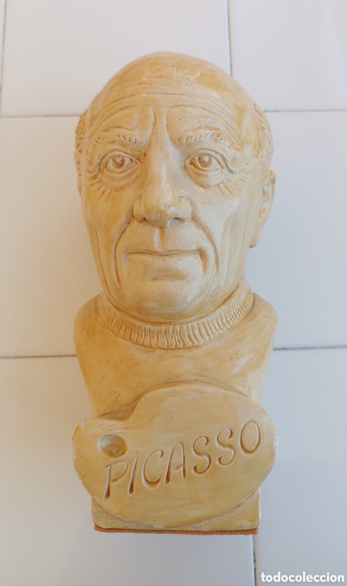 Antiguidades: Busto de PICASSO en escayola, efecto m&aacute;rmol con brillo.