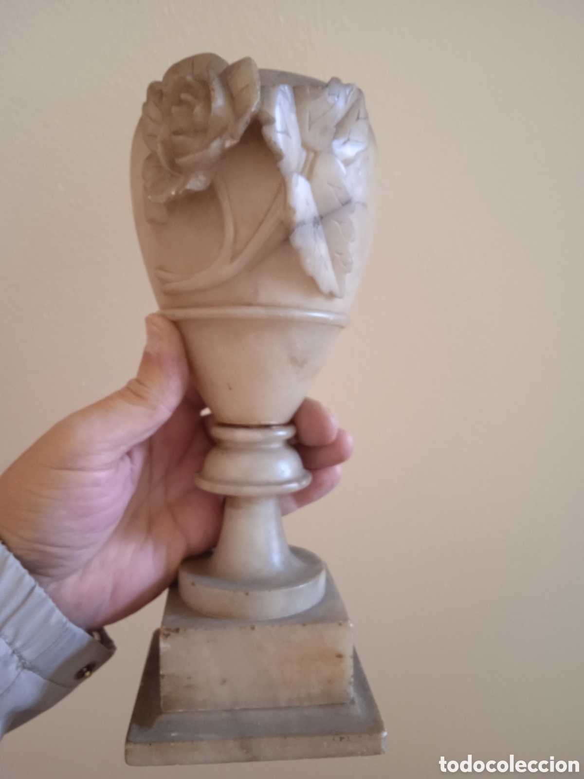 Antiquit&auml;ten: Muy antiguo cop&oacute;n jarr&oacute;n de piedra alabastro tallado