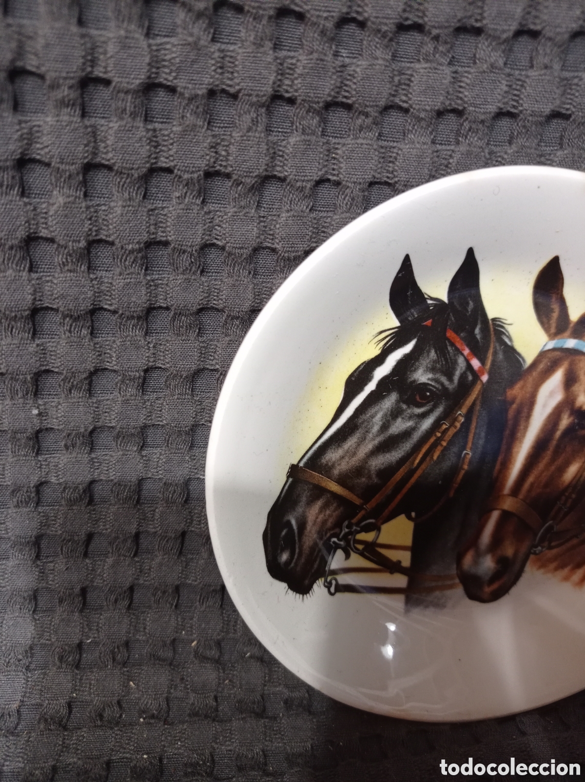 Antig&uuml;edades: Platito caballos peque&ntilde;o - Foto 3