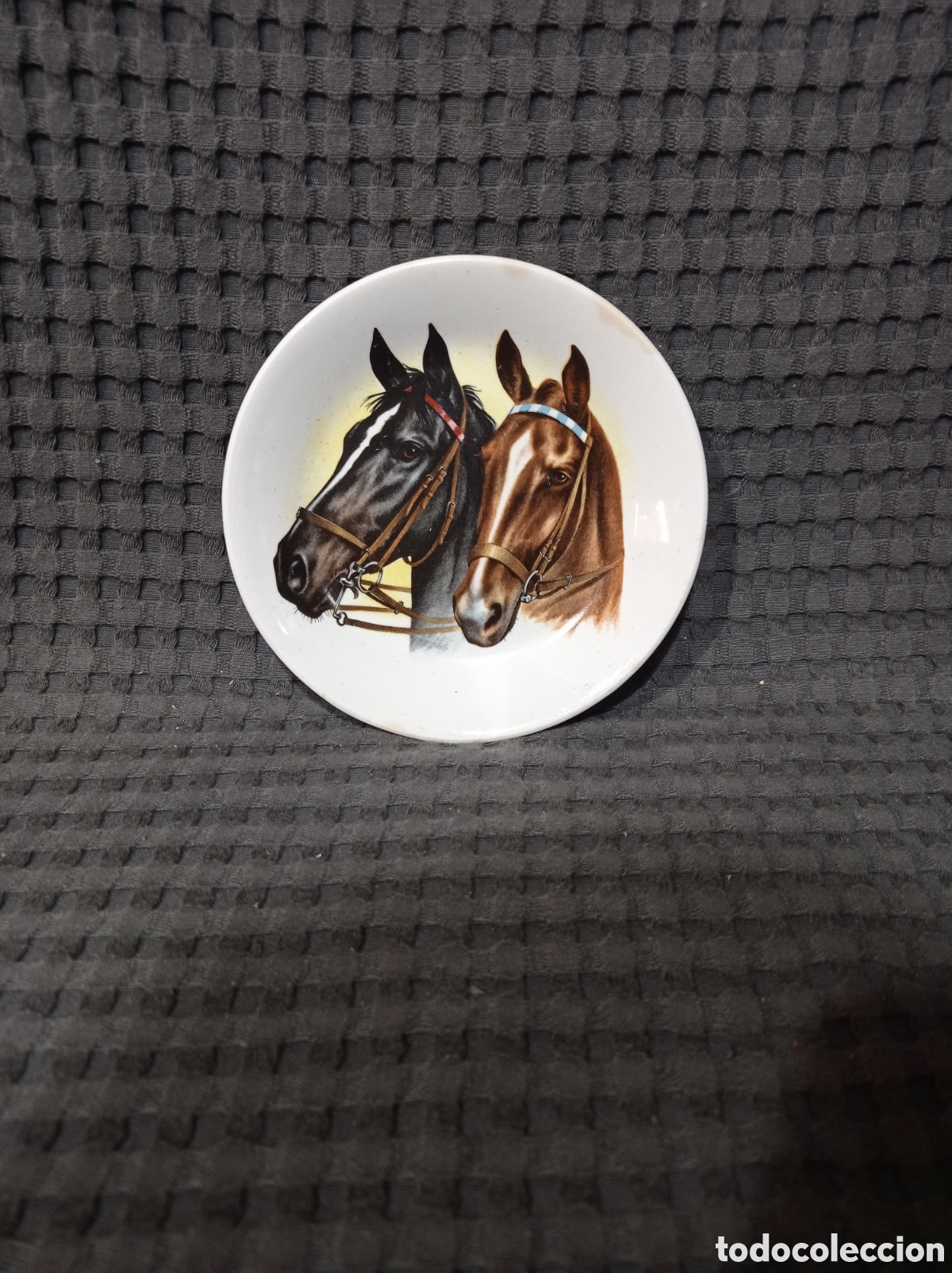 Antig&uuml;edades: Platito caballos peque&ntilde;o - Foto 1