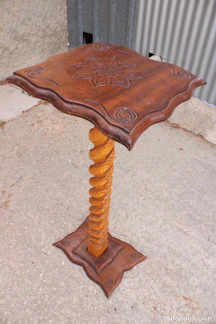 Antig&uuml;edades: mesa alta, peana de madera - Foto 4