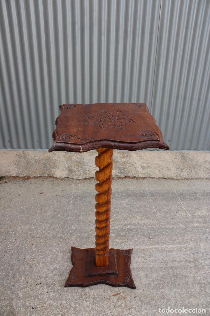 Antig&uuml;edades: mesa alta, peana de madera - Foto 1